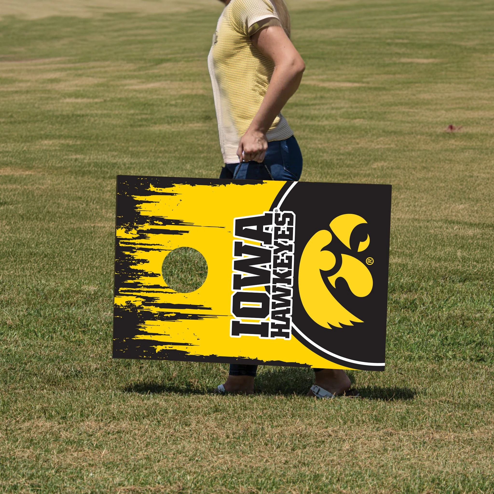 University of Iowa Hawkeyes Grunge Cornhole Bag Toss - Image 2